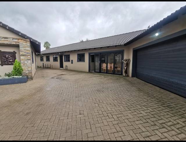 3 BEDROOM HOUSE FOR SALE IN GOLF PARK